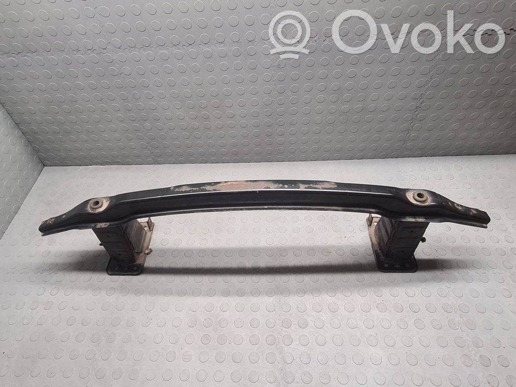 Priekšpusē bampera sija / balka   7165458,529416