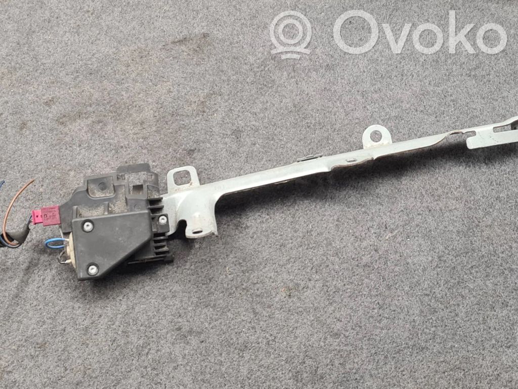 Parcel shelf load cover mount bracket   6960884