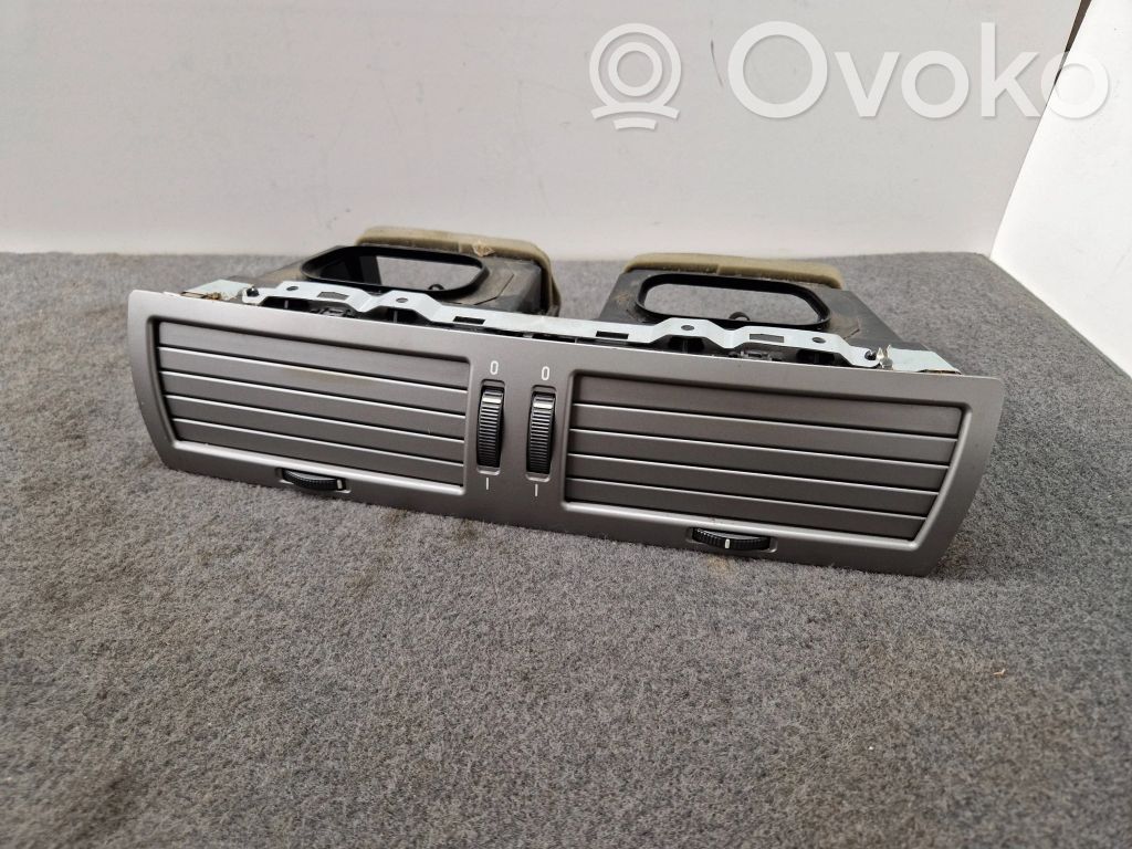 BMW 7 E65 E66 Centrinės oro grotelės 