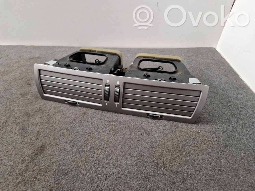 BMW 7 E65 E66 Centrinės oro grotelės 