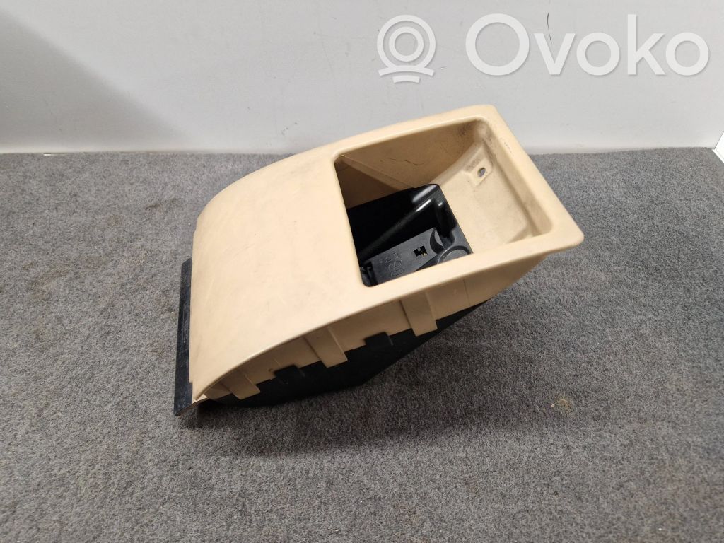 BMW 5 E39 Kita salono detalė 