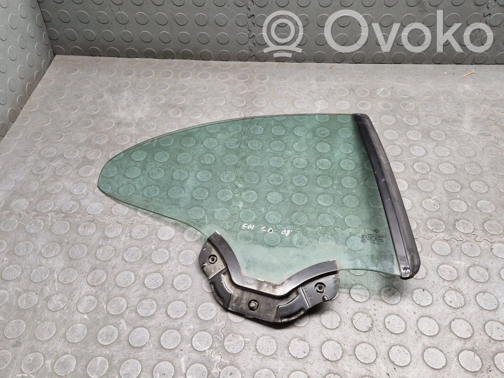 Ventanilla de ventilación de la puerta trasera   7186644