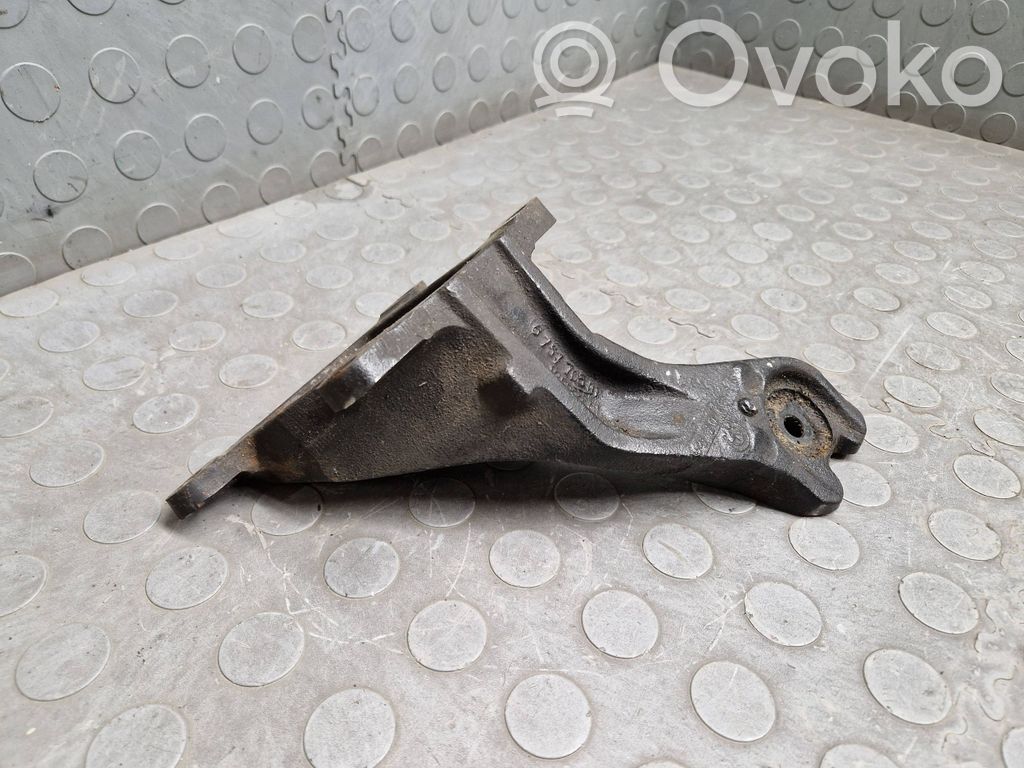 BMW X5 E53 Engine mounting bracket 