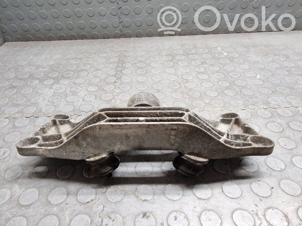 BMW 7 E38 Gearbox mounting bracket 