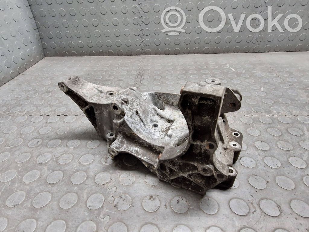 Mocowanie alternatora   7802639