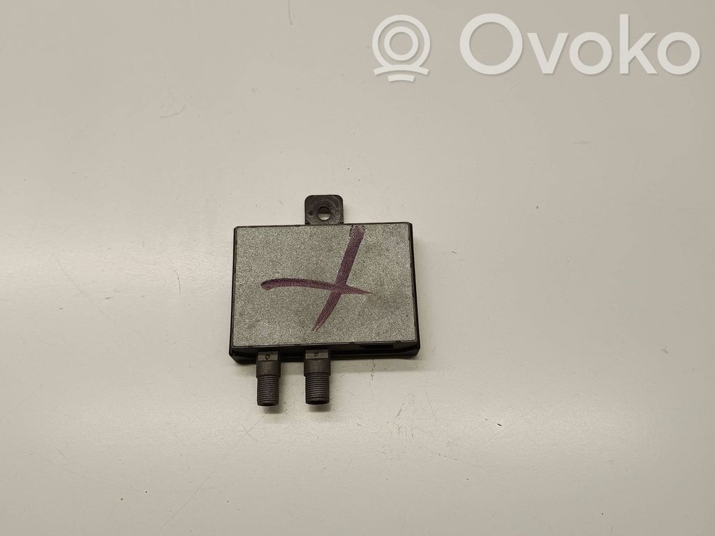 BMW 7 E38 Antenos stiprintuvas 