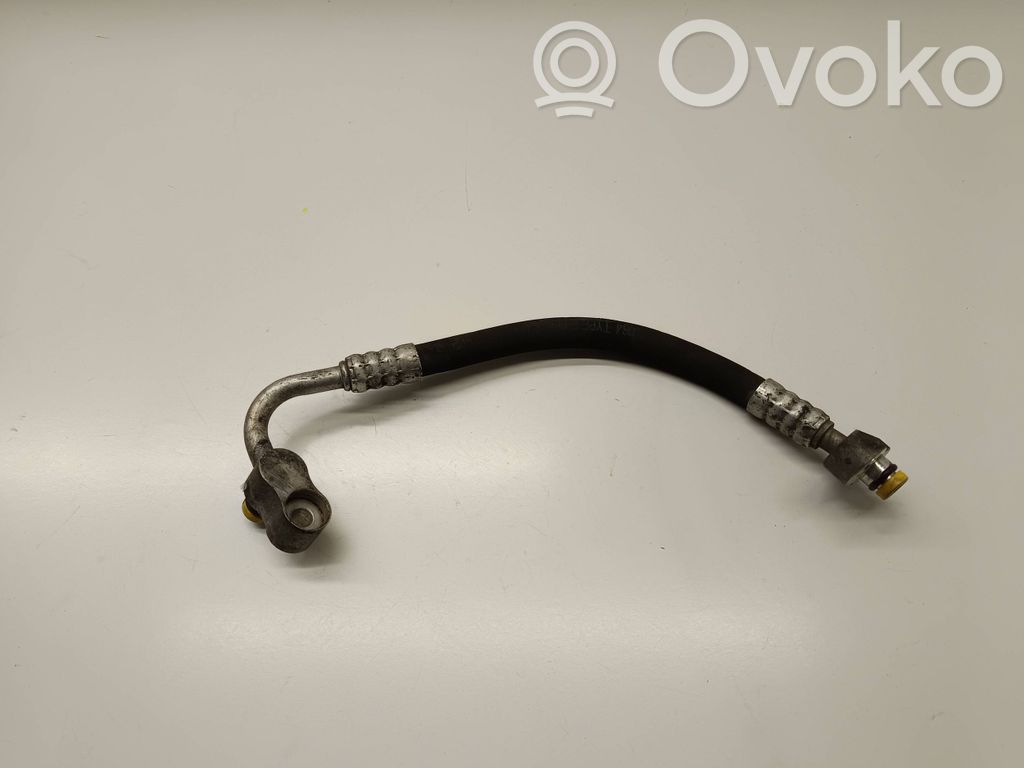BMW 5 E39 Ilmastointilaitteen putki (A/C) 