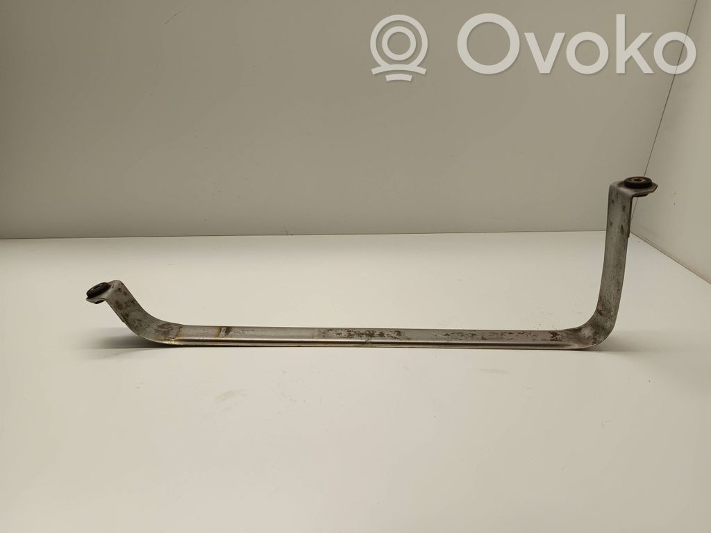 Fuel tank mounting bracket   7200073