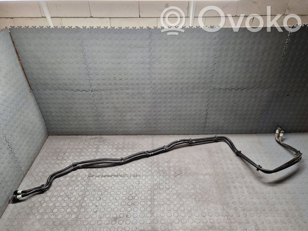 Engine coolant pipe/hose   8475695