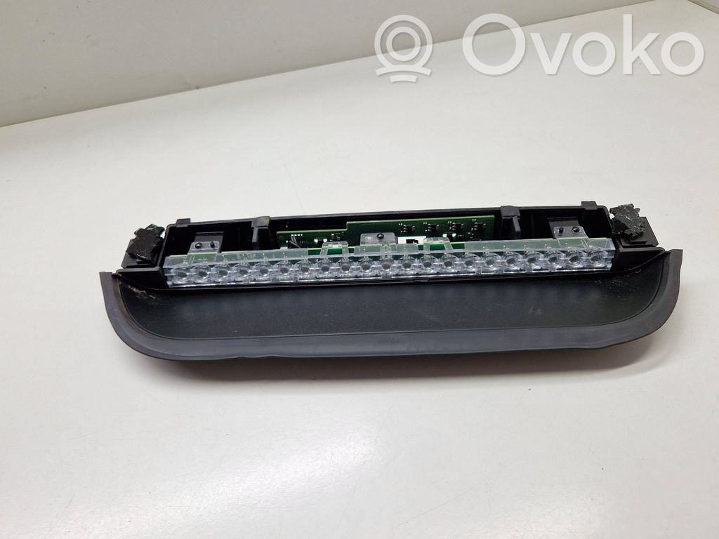 BMW i4 Third/center stoplight 