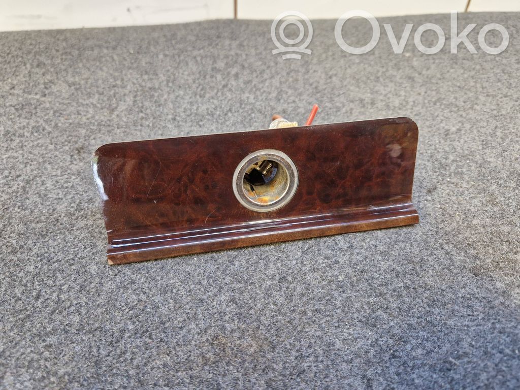 BMW 7 E38 Kita salono detalė 