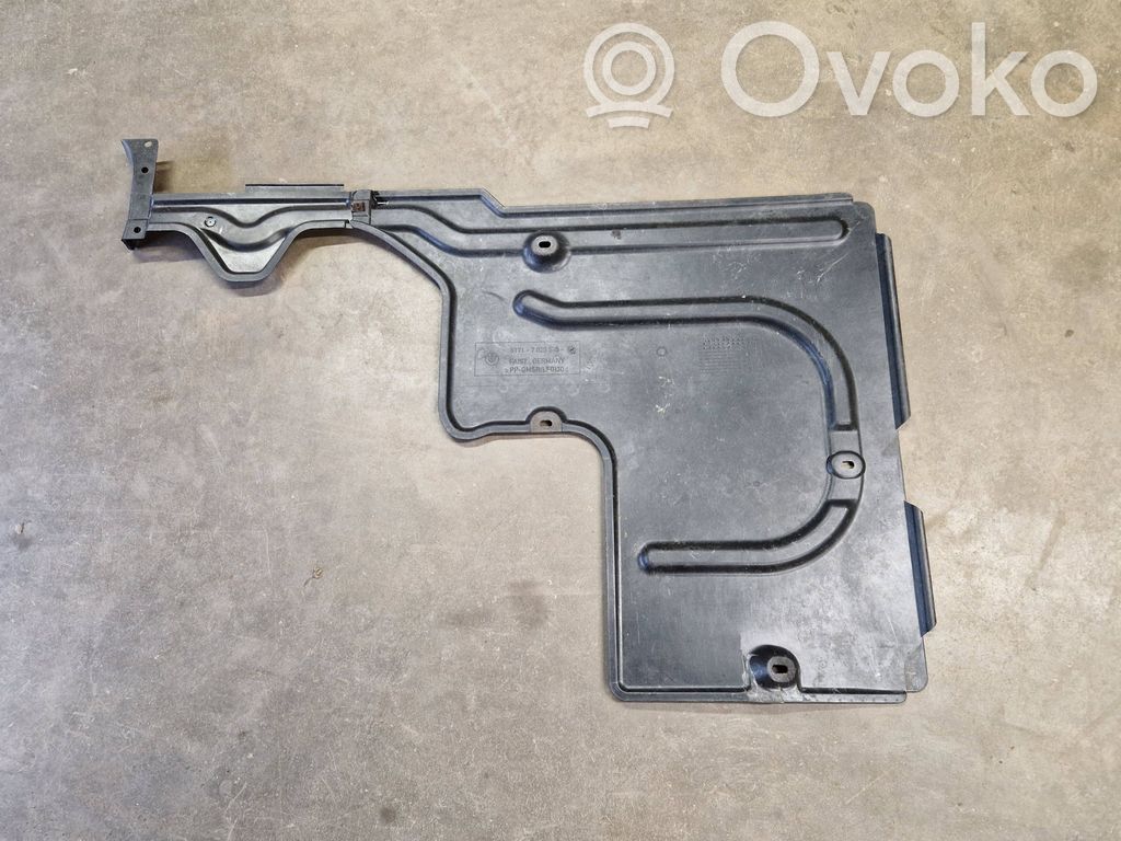 Couvre soubassement arrière   7020535