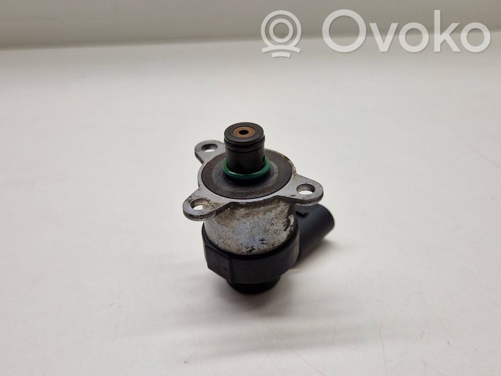 BMW 7 E65 E66 Degvielas spiediena regulators 
