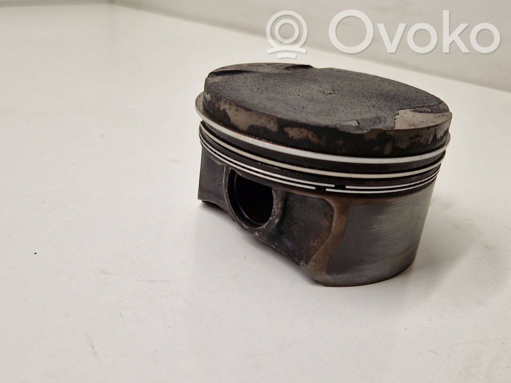 BMW 7 E38 Piston 