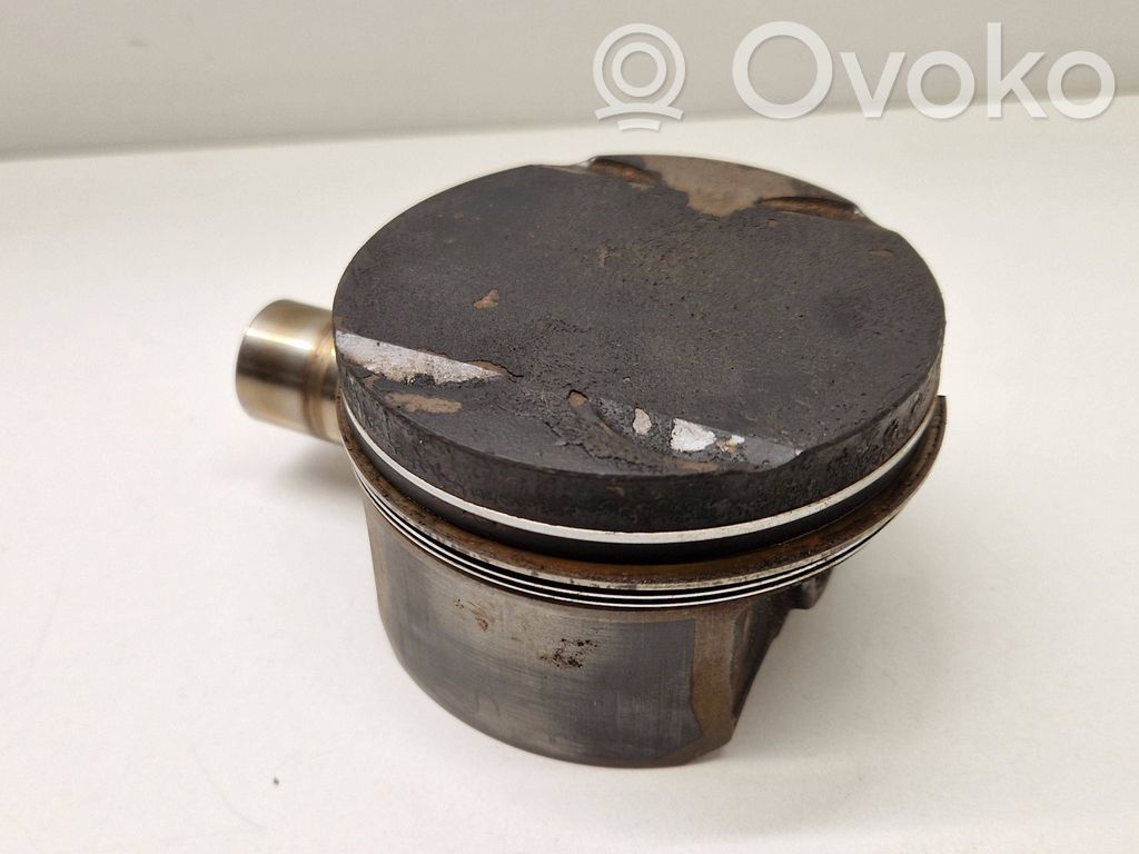 BMW 7 E38 Piston 