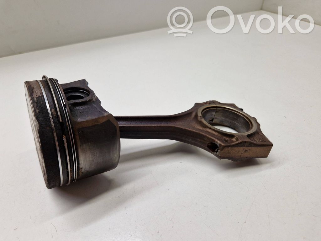 BMW 7 E38 Piston with connecting rod 