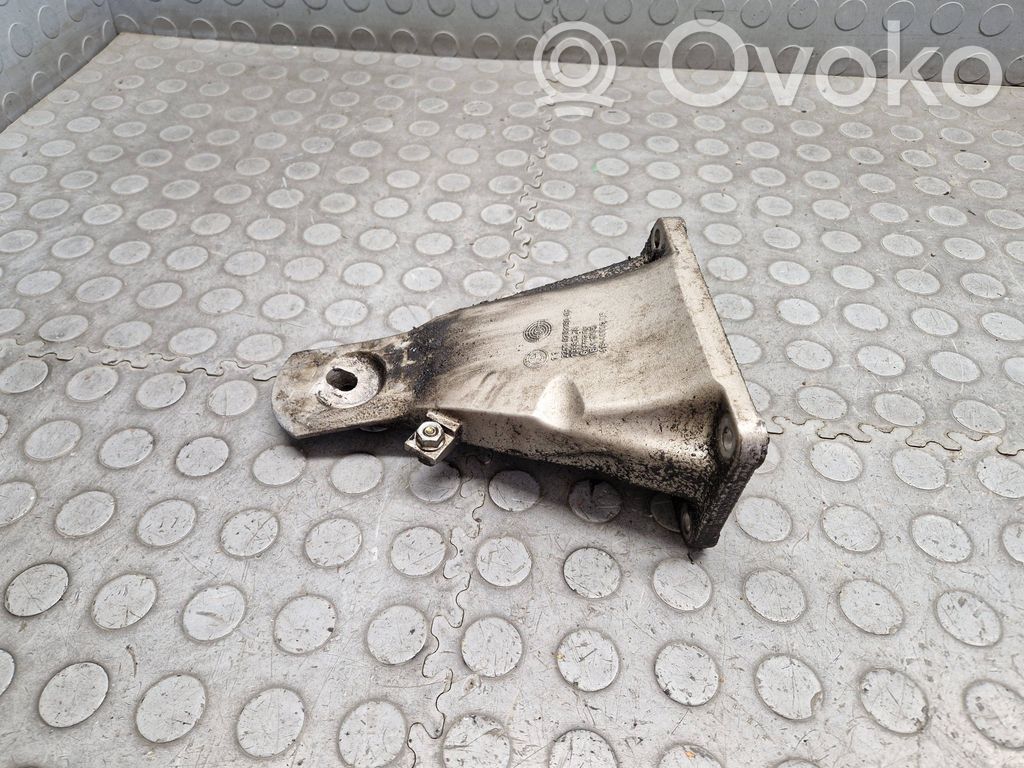Engine mounting bracket   6761150
