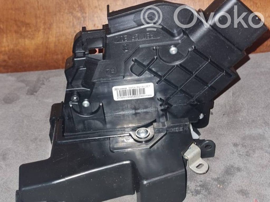 Ford Focus Priekšpusē slēdzene 