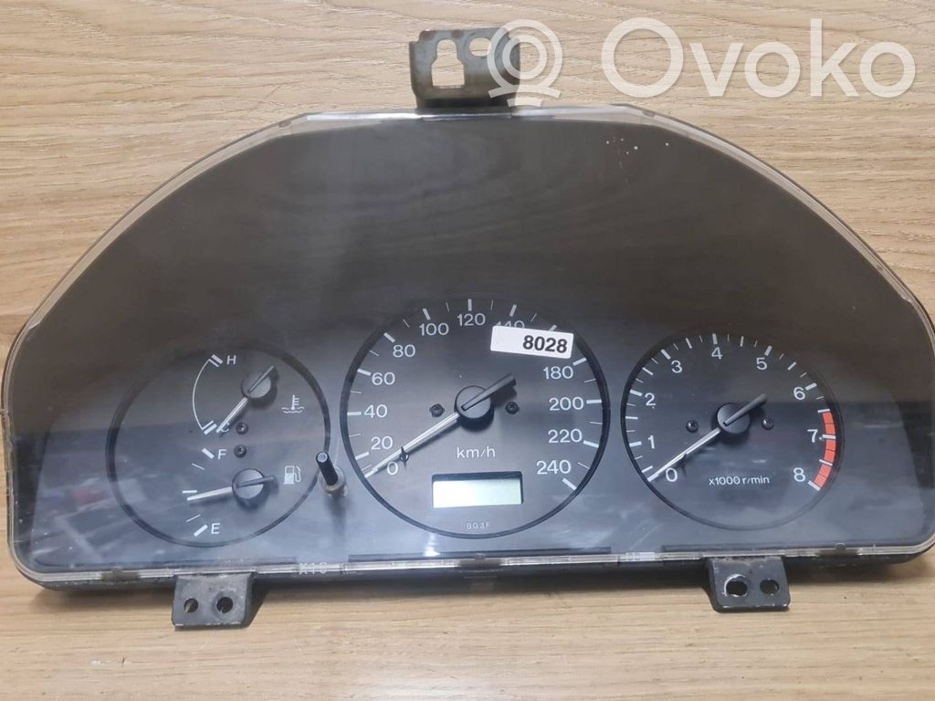 Mazda 323 F Tachimetro (quadro strumenti) 