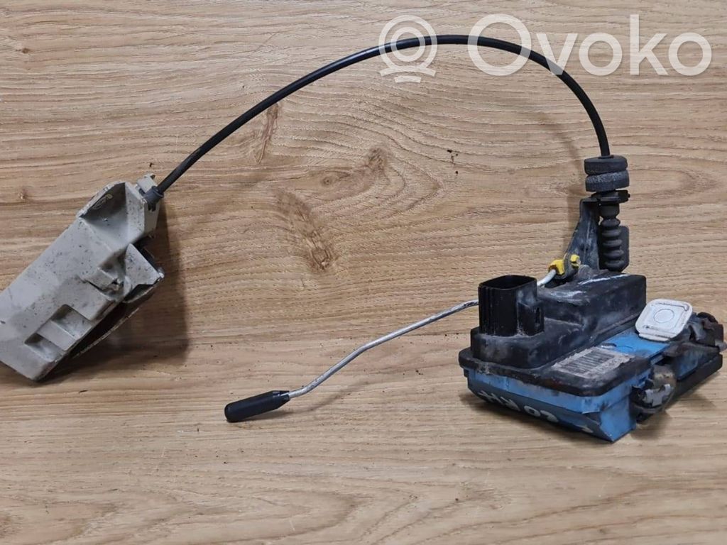 Volvo S80 Priekšpusē slēdzene 