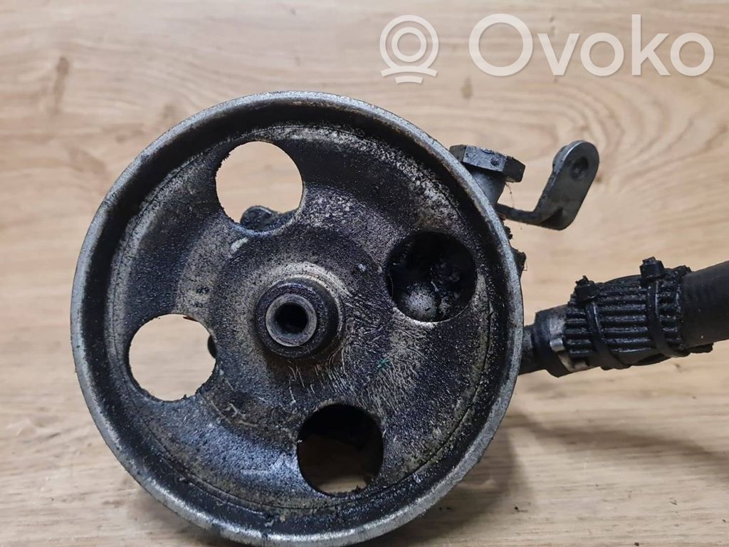Peugeot 407 Ohjaustehostimen pumppu 