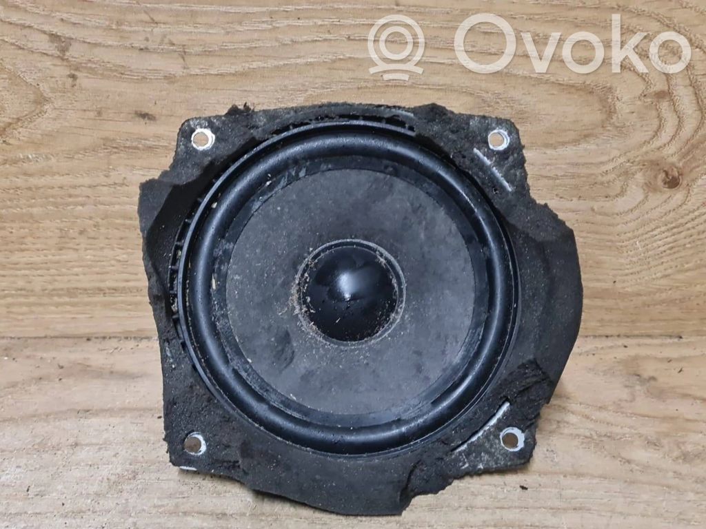 BMW 5 E39 Garsiakalbis (-iai) priekinėse duryse 