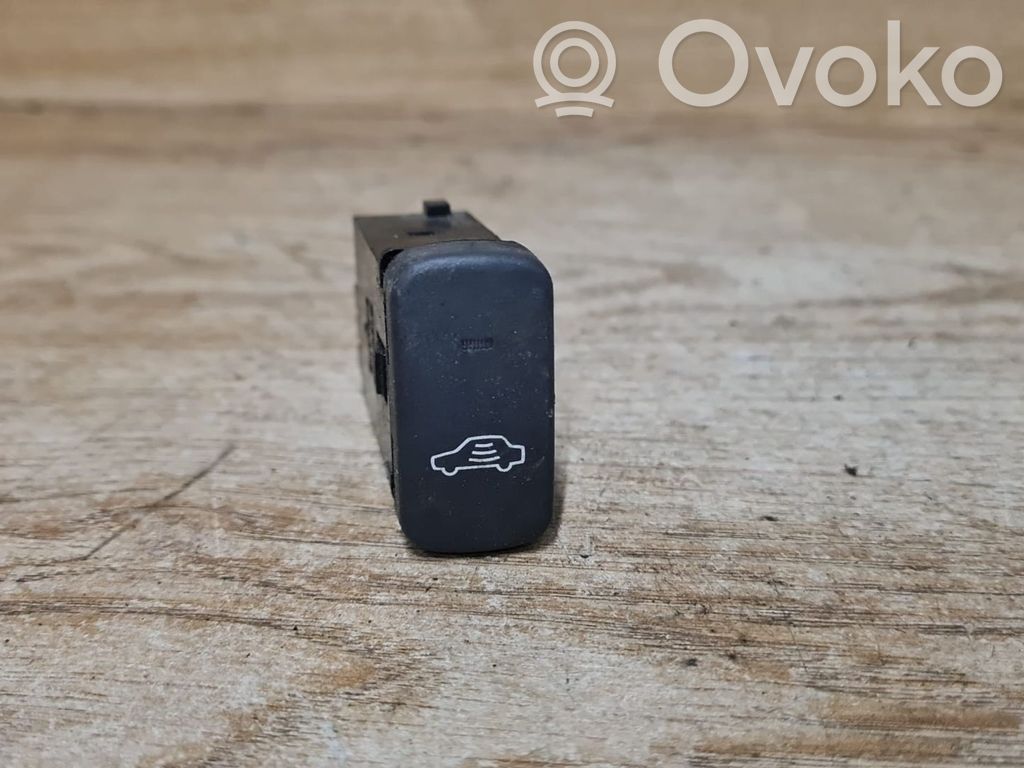 Volvo S40, V40 Alarm switch 