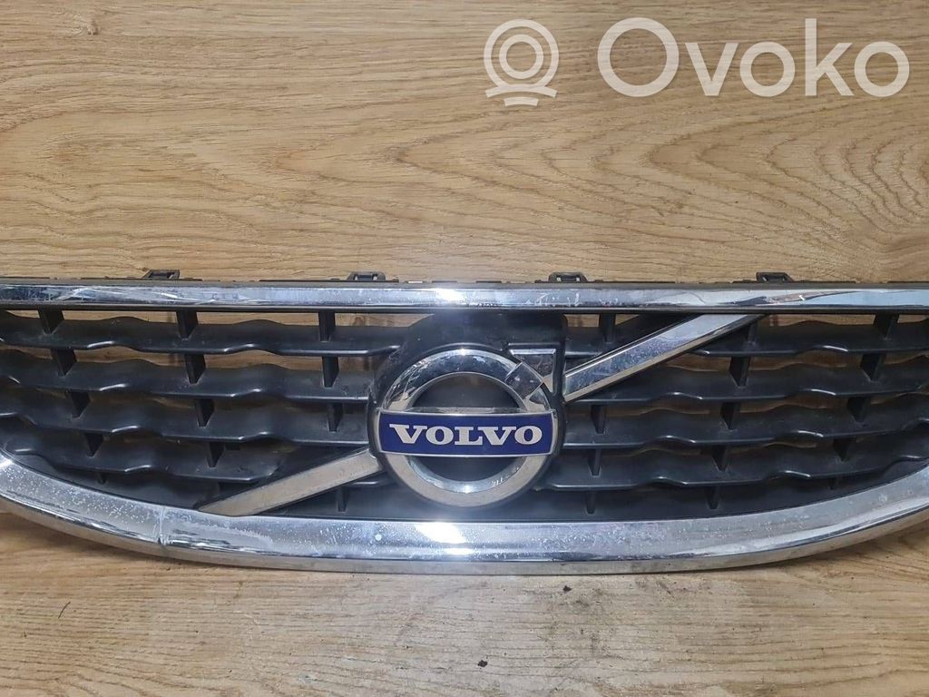 Volvo C70 Etupuskurin ylempi jäähdytinsäleikkö 