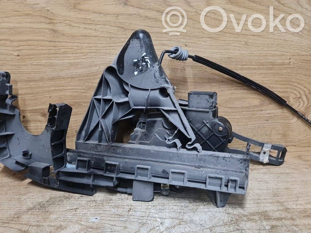 Volvo V50 Priekšpusē slēdzene 