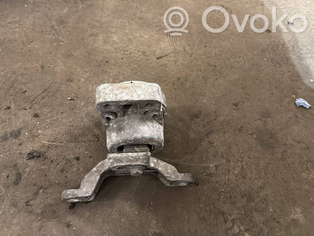 Volvo V70 Engine mount bracket 