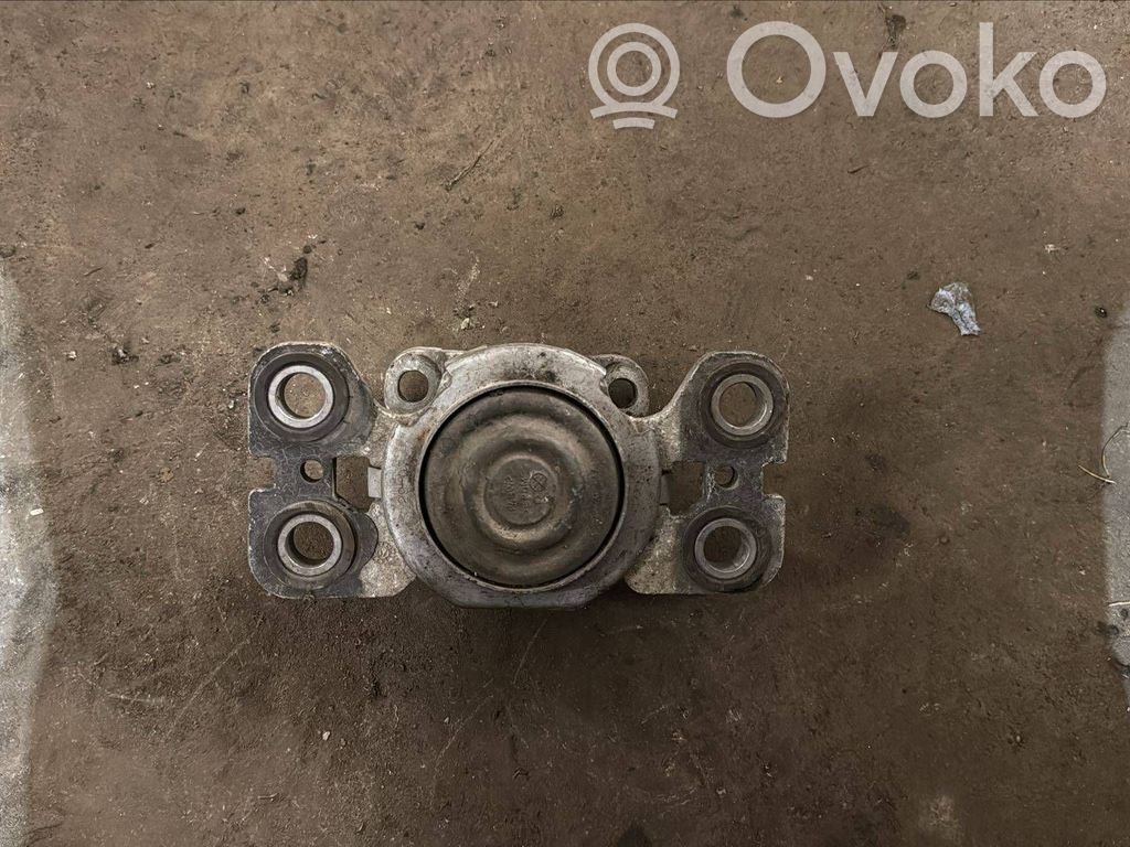 Engine mount bracket   6G927M121NF