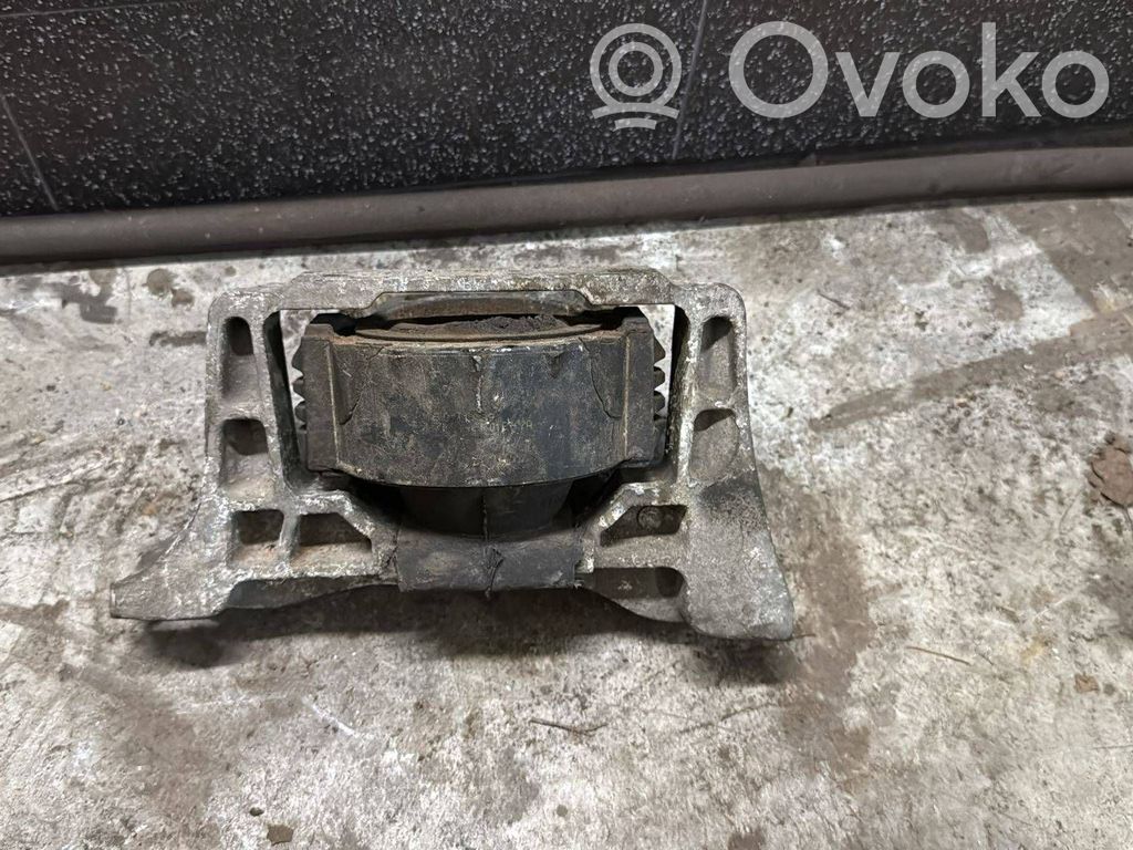 Volvo V50 Engine mount bracket 