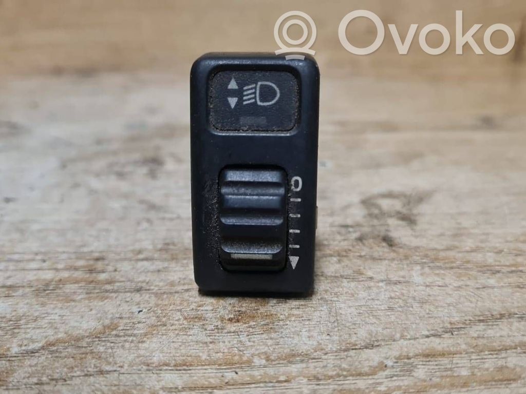 Headlight level height control switch   6849810