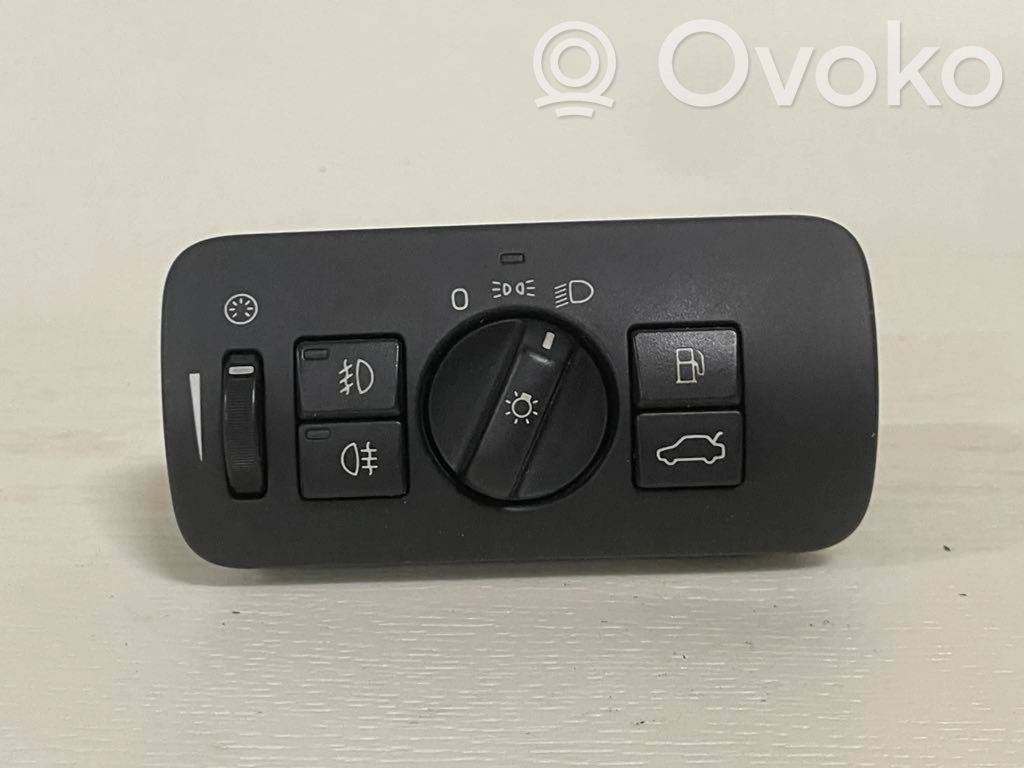 Light switch   30739402,04066321