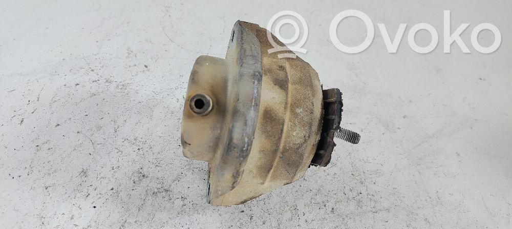 Engine mount bracket   RM677462002