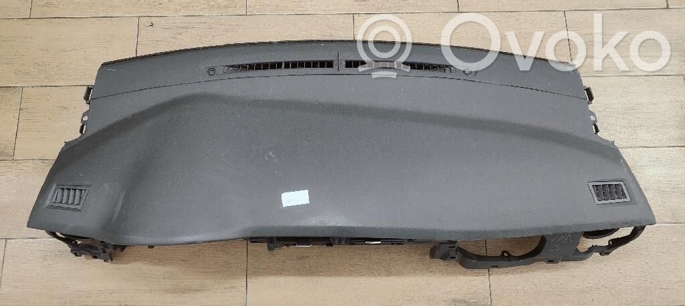 Toyota Auris E180 Panelis 