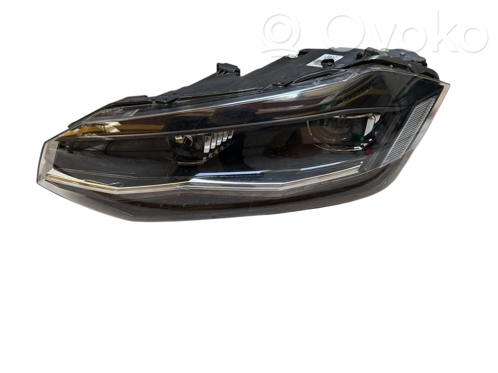 Volkswagen Polo VI Lampa przednia 