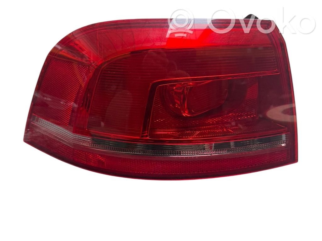 Volkswagen PASSAT B7 Lampa tylna 