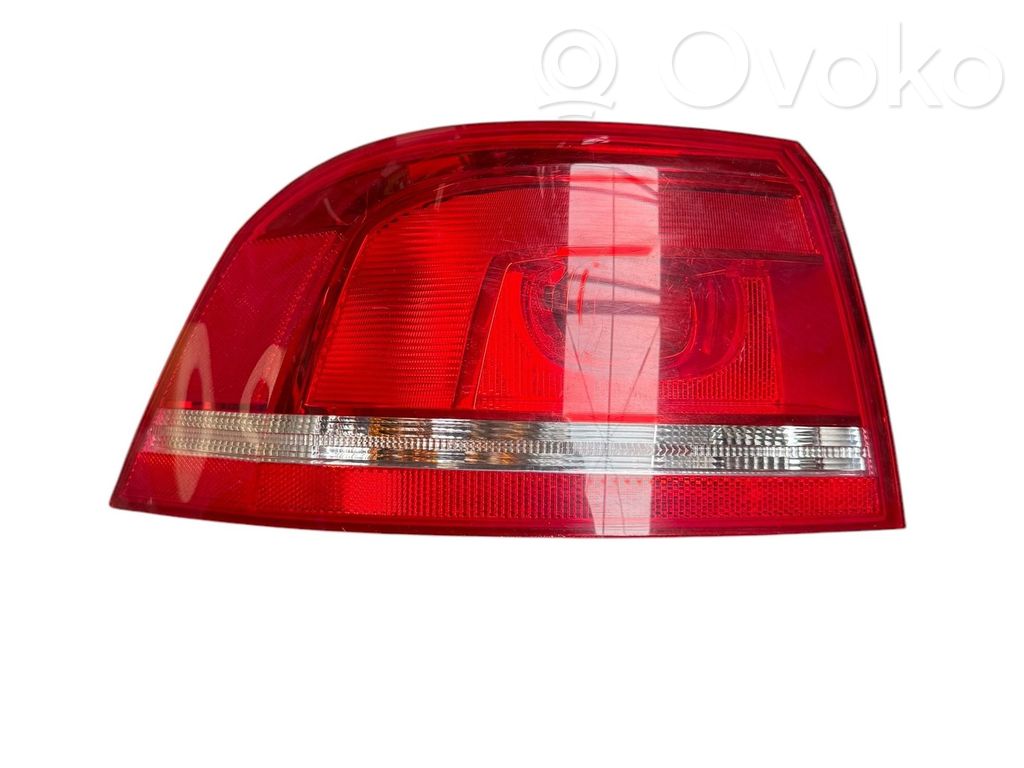 Volkswagen PASSAT B7 Lampa tylna 