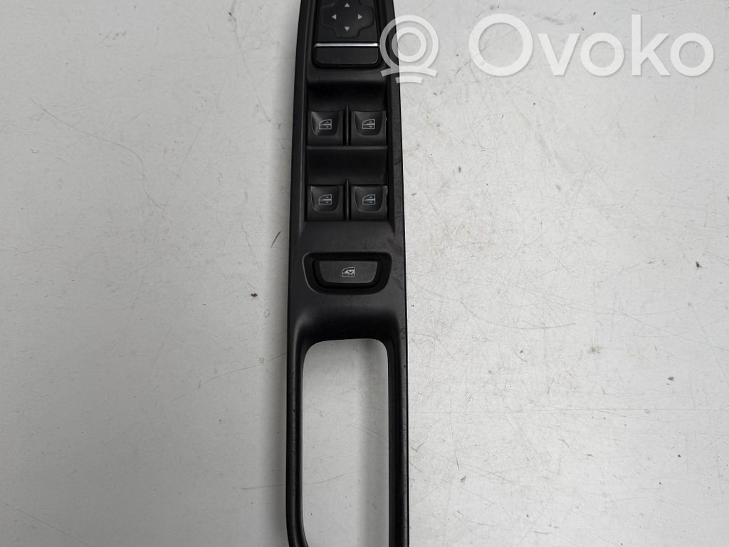 Renault Clio IV Elektrisko logu slēdzis 