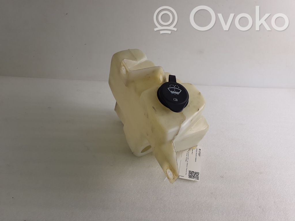 Hummer H3 Windshield washer fluid reservoir/tank 