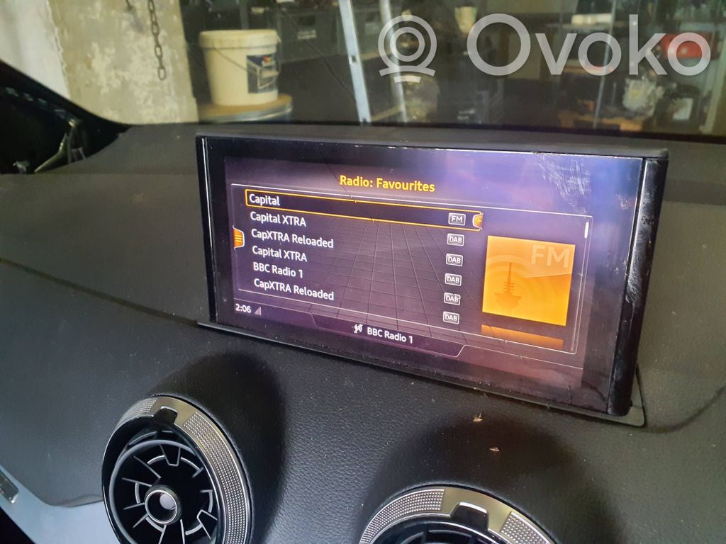 Audi Q2 - Screen/display/small screen 
