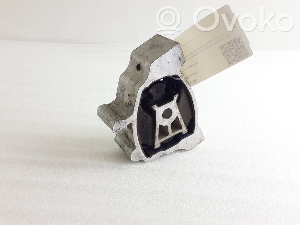 Land Rover Evoque II Engine mount bracket 