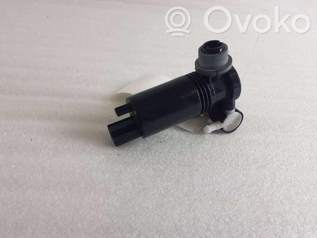 Land Rover Evoque II Windscreen/windshield washer pump 