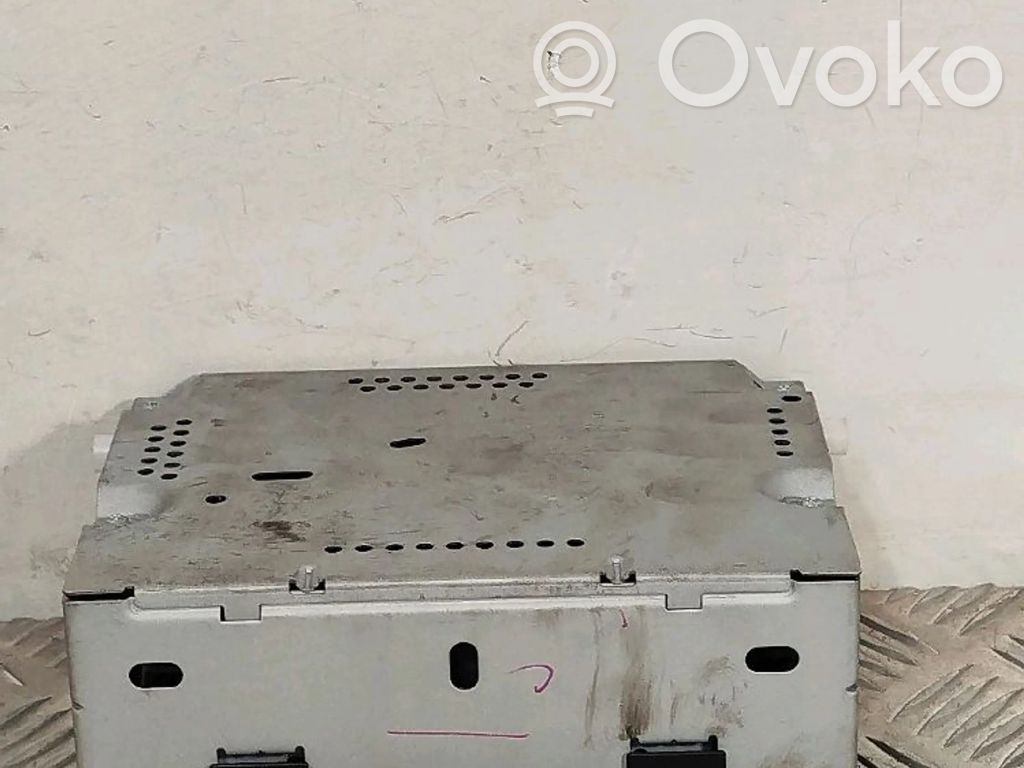Radio / CD-Player / DVD-Player / Navigation   A12423793