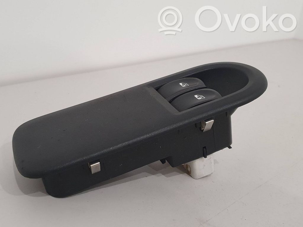 Electric window control switch   E29470