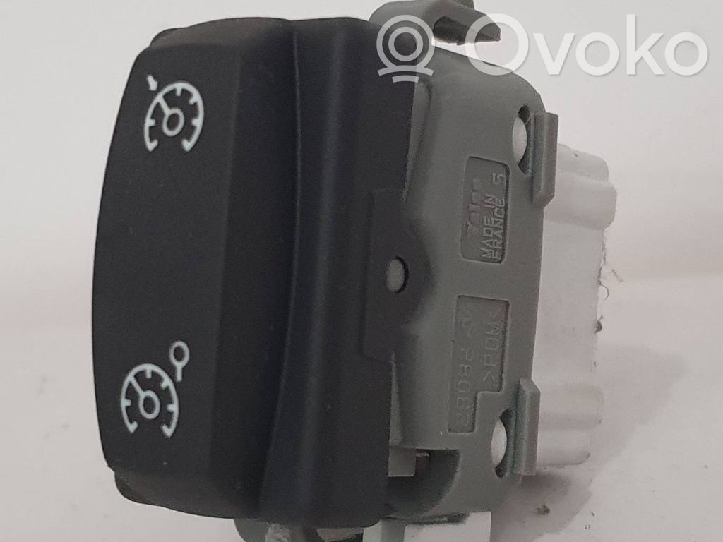 Cruise control switch   28082,604829