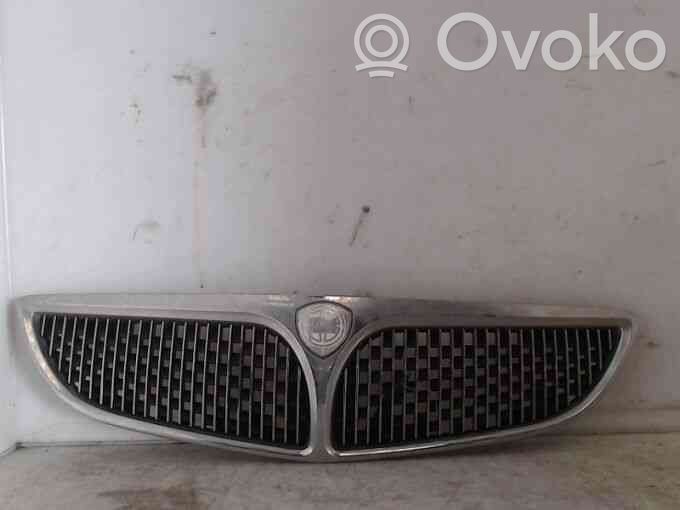 Lancia Lybra Maskownica / Grill / Atrapa górna chłodnicy 