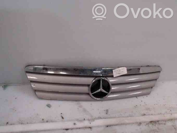 Mercedes-Benz A W168 Grille calandre supérieure de pare-chocs avant