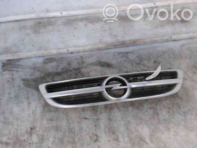 Opel Zafira A Grille calandre supérieure de pare-chocs avant